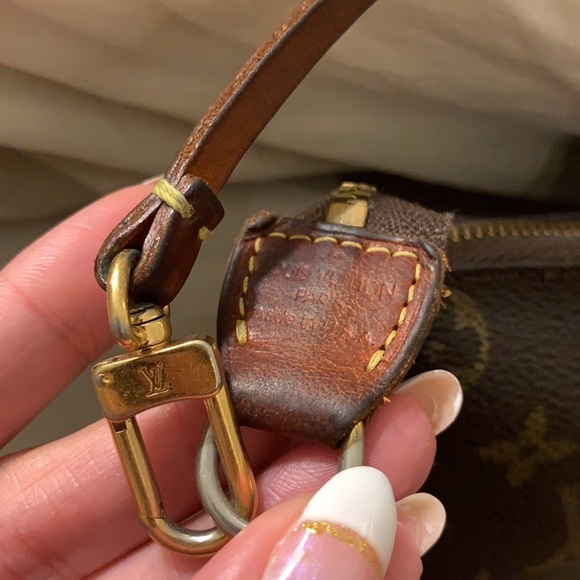 ❌SOLD❌ Louis Vuitton Monogram Mini Pochette! - Picture 5 of 13
